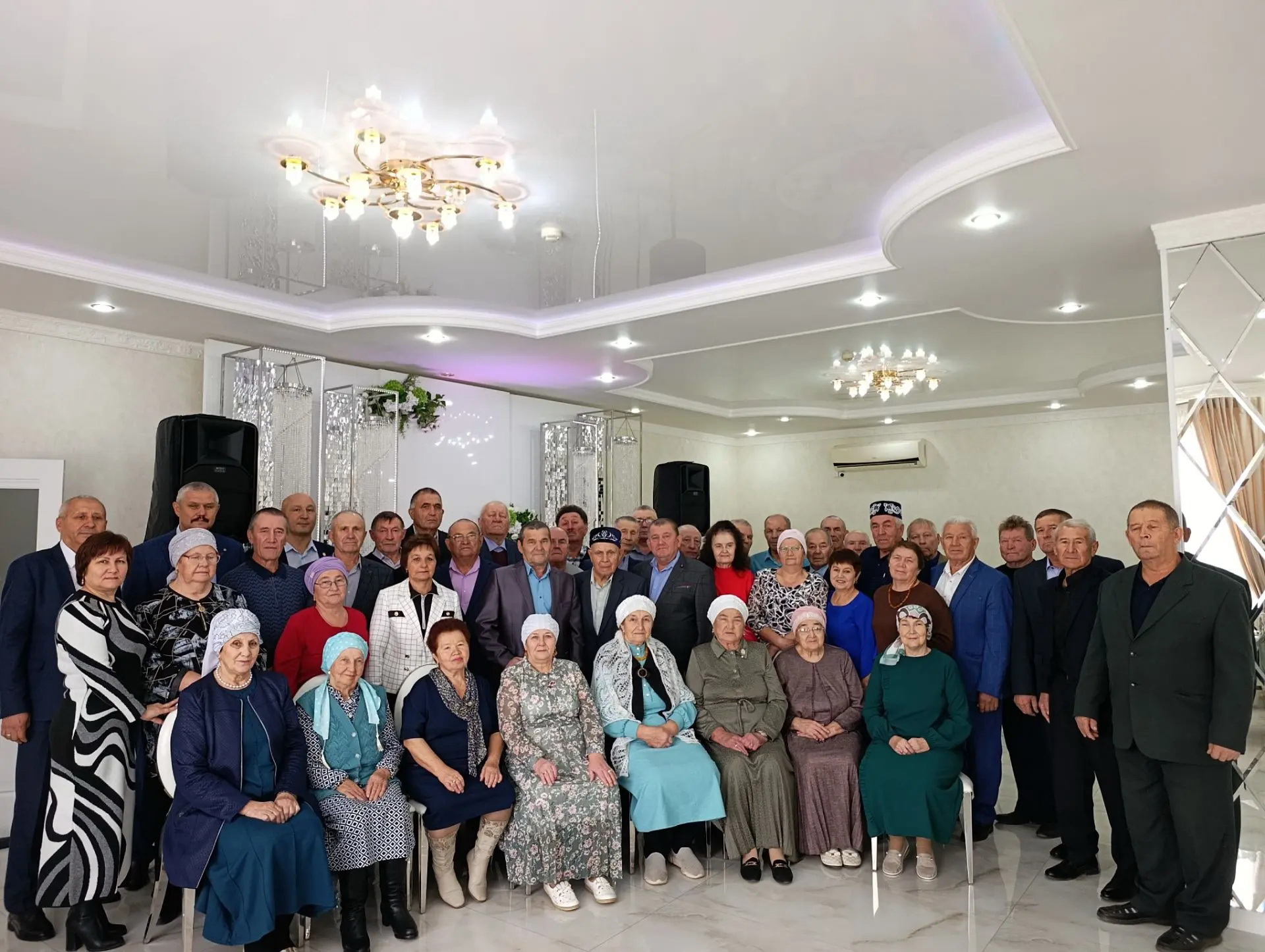 пожилые люди, находящиеся на заслуженном отдыхе в коллективе районного ветеринарного объединения