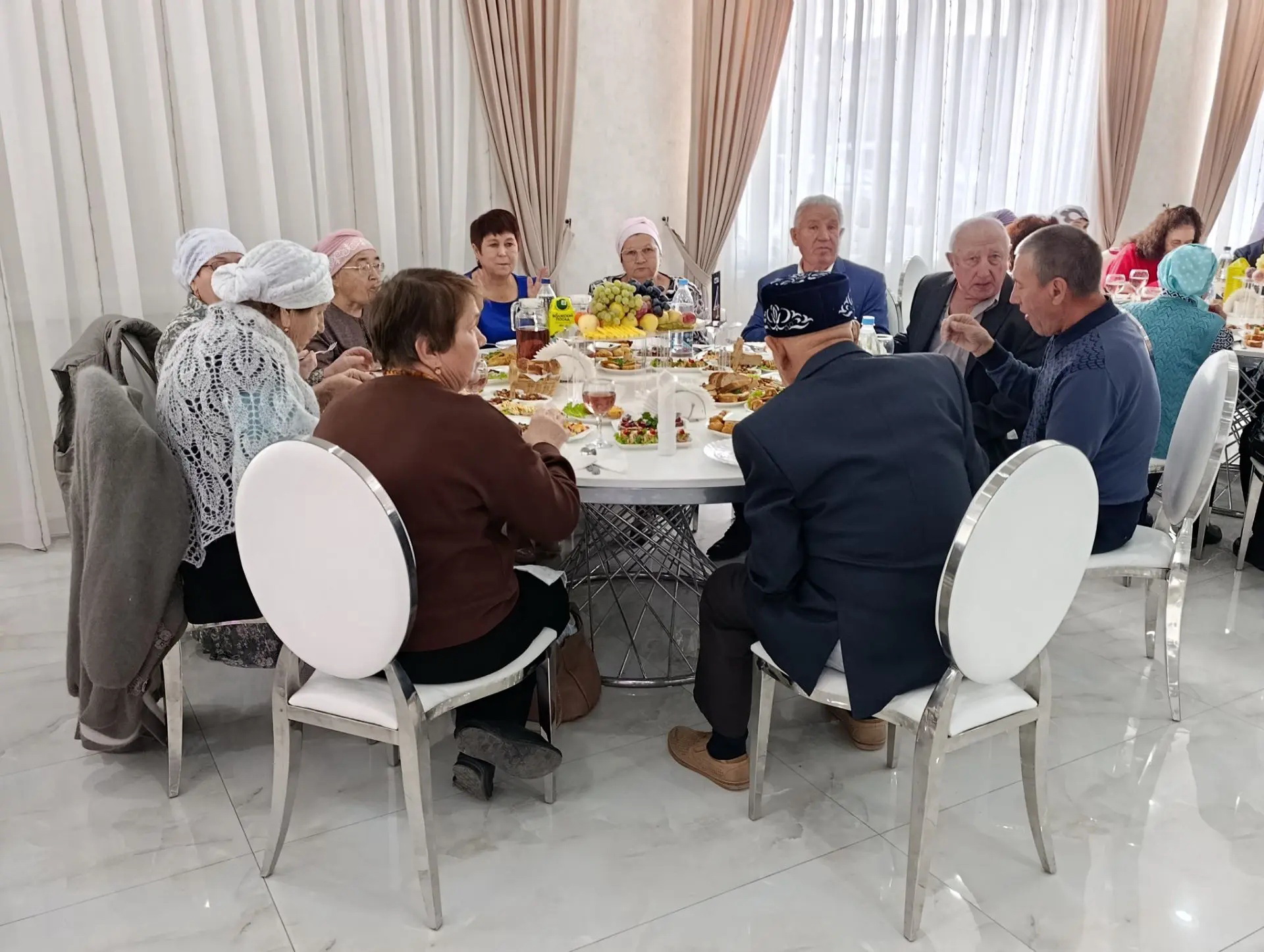 пожилые люди, находящиеся на заслуженном отдыхе в коллективе районного ветеринарного объединения