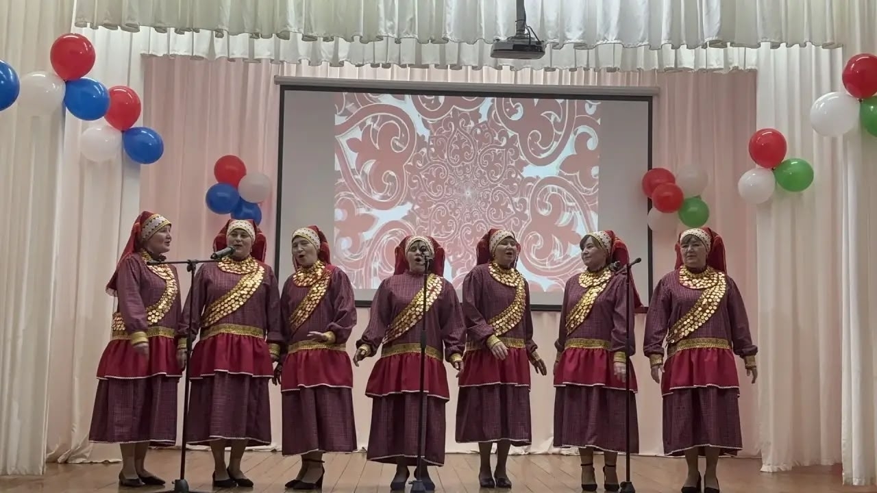 Милли бәйрәмнәр гөрләп уза
