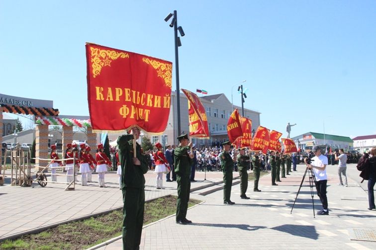 Балтачта узган парадтан фотомизгелләр