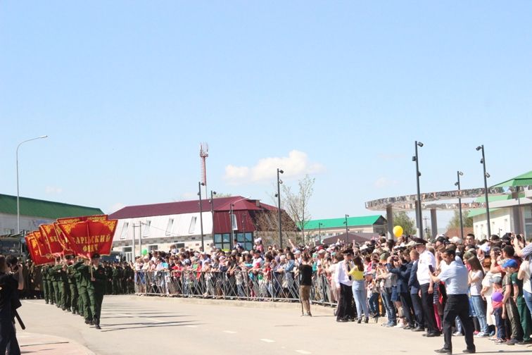 Балтачта узган парадтан фотомизгелләр