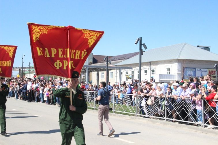 Балтачта узган парадтан фотомизгелләр