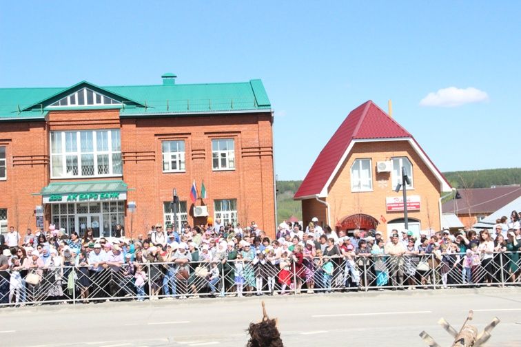 Балтачта узган парадтан фотомизгелләр