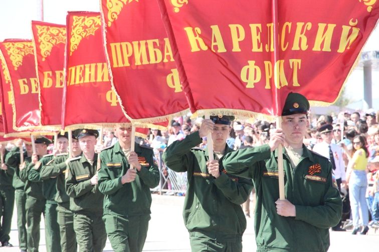 Балтачта узган парадтан фотомизгелләр