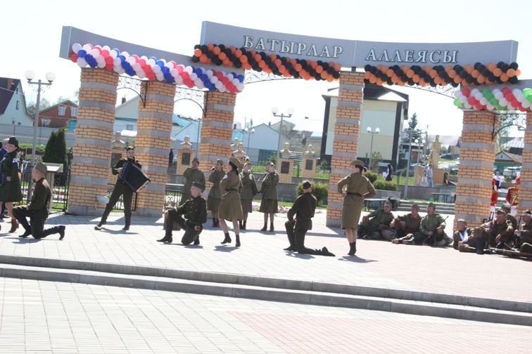 Балтачта узган парадтан фотомизгелләр