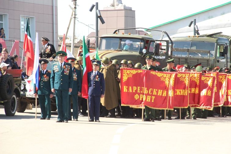 Балтачта узган парадтан фотомизгелләр