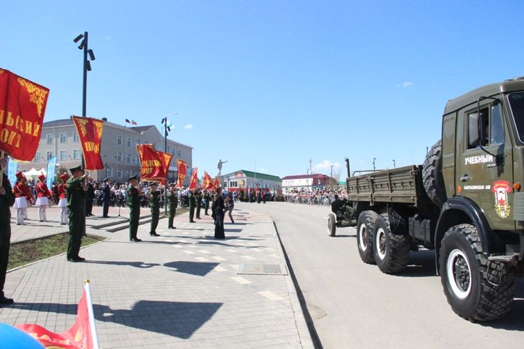 Балтачта узган парадтан фотомизгелләр