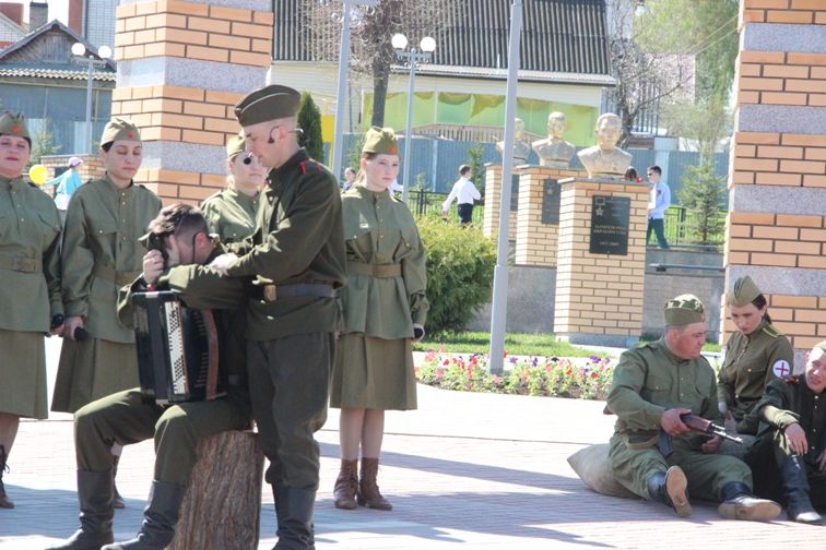 Балтачта узган парадтан фотомизгелләр