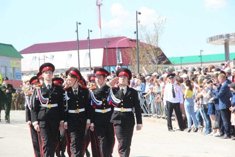 Балтачта узган парадтан фотомизгелләр