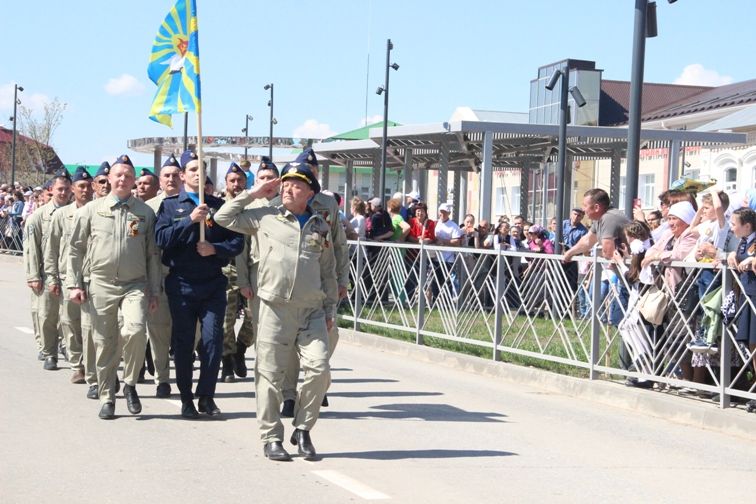 Балтачта узган парадтан фотомизгелләр