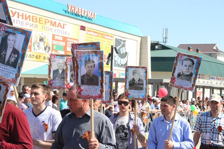 Балтачта узган парадтан фотомизгелләр