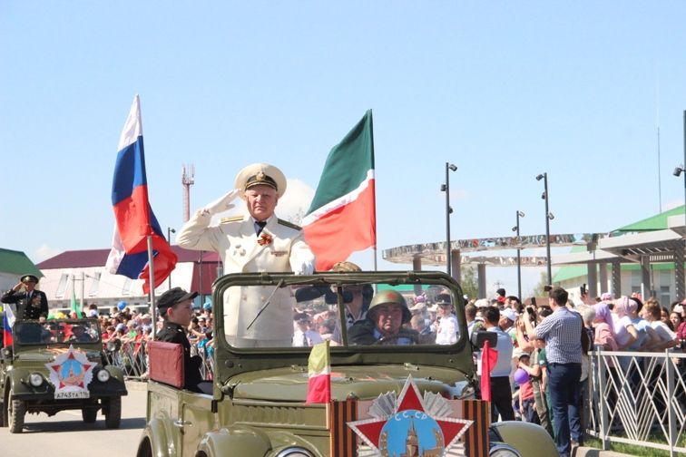 Балтачта узган парадтан фотомизгелләр