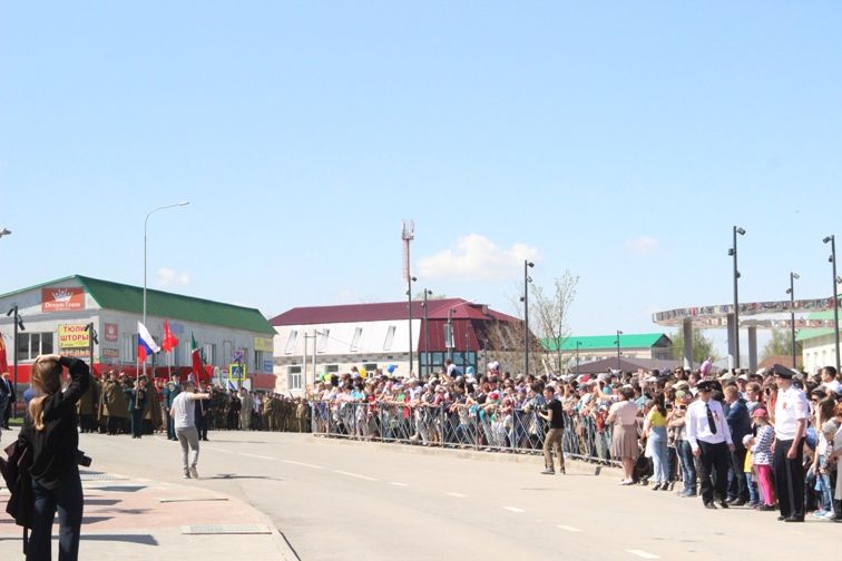 Балтачта узган парадтан фотомизгелләр