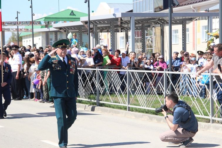 Балтачта узган парадтан фотомизгелләр