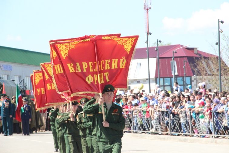 Балтачта узган парадтан фотомизгелләр