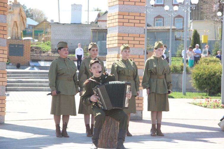 Балтачта узган парадтан фотомизгелләр