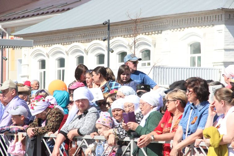 Балтачта узган парадтан фотомизгелләр