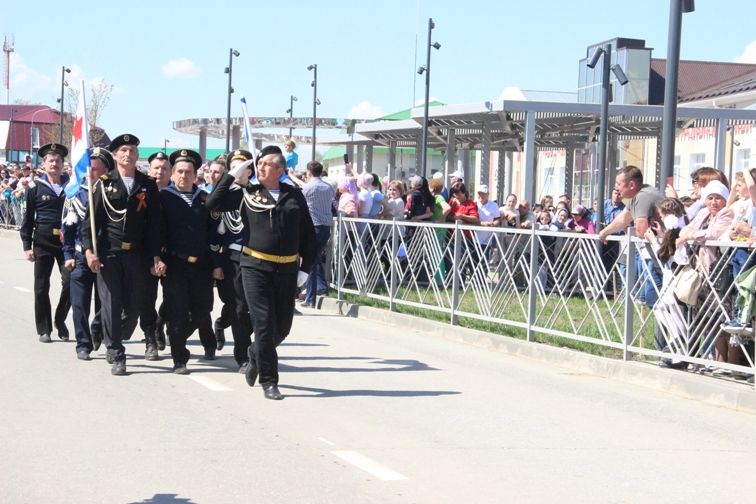 Балтачта узган парадтан фотомизгелләр