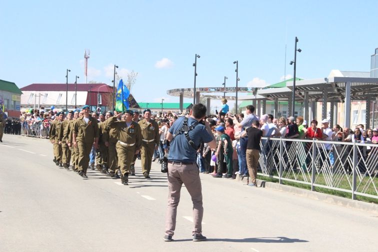 Балтачта узган парадтан фотомизгелләр