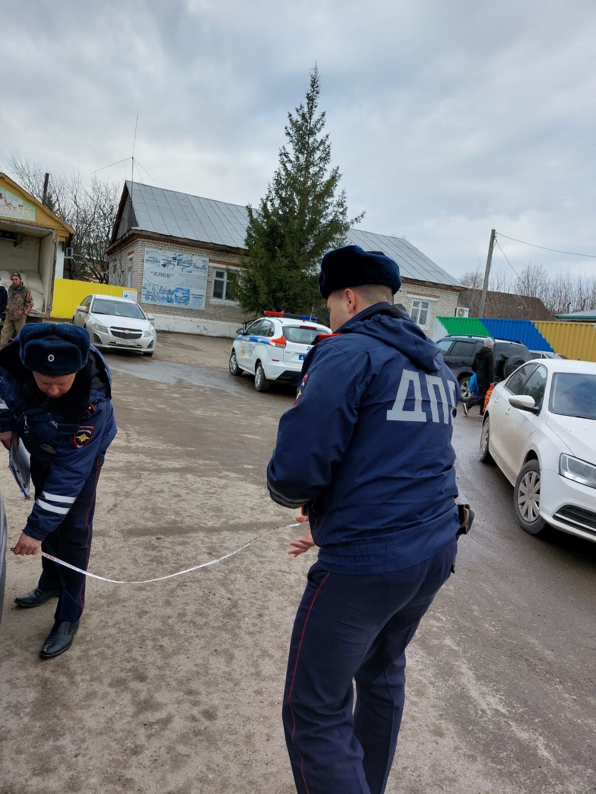 Балтачта пәнҗешәмбе базарында ике кешене машина бәргән(+фото)