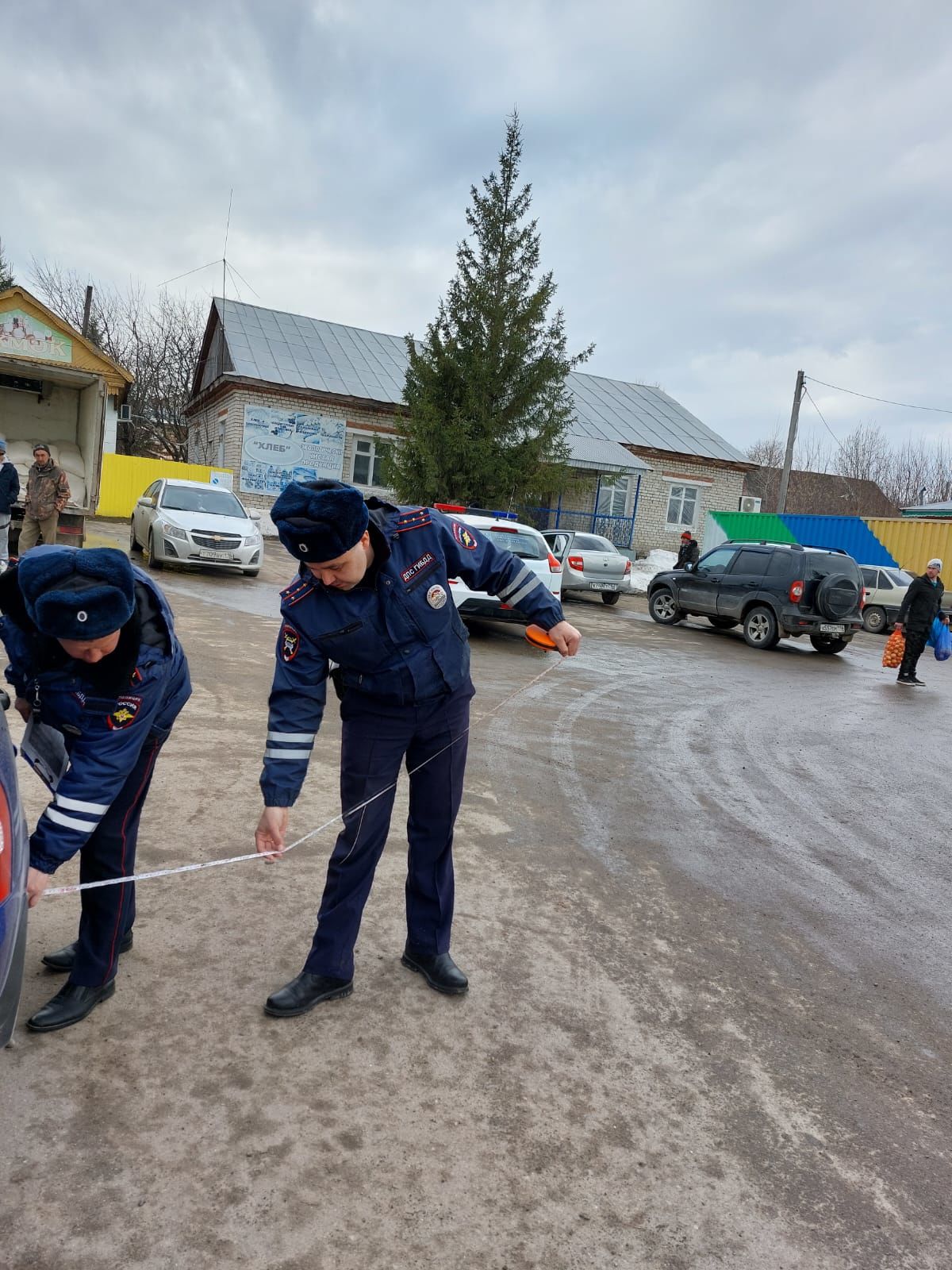 Балтачта пәнҗешәмбе базарында ике кешене машина бәргән(+фото)