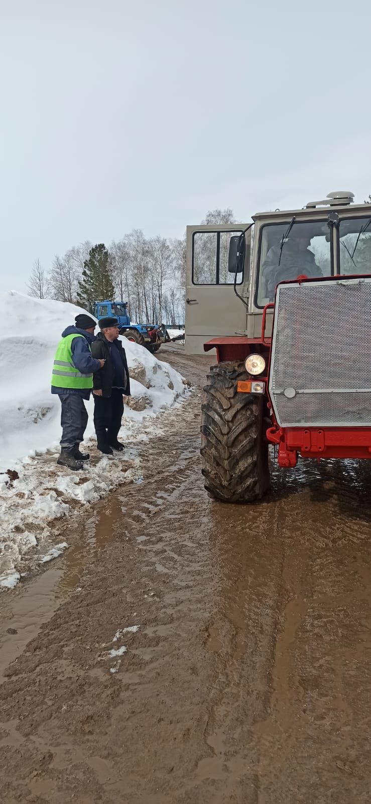 "Сосна"лыларның техникасы язгы кыр эшләрен тулы әзерлектә көтә (+бик күп фото)&nbsp;