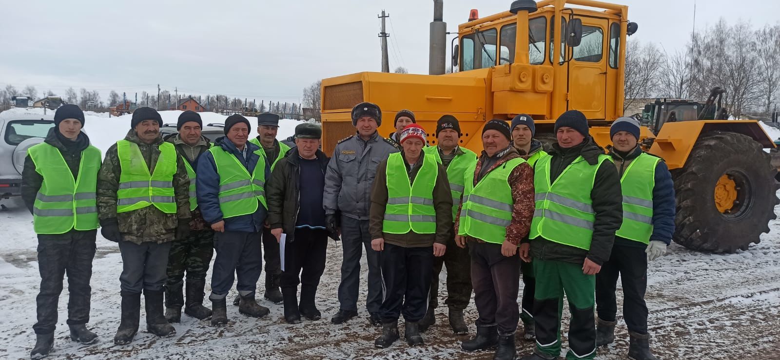 "Сосна"лыларның техникасы язгы кыр эшләрен тулы әзерлектә көтә (+бик күп фото)&nbsp;