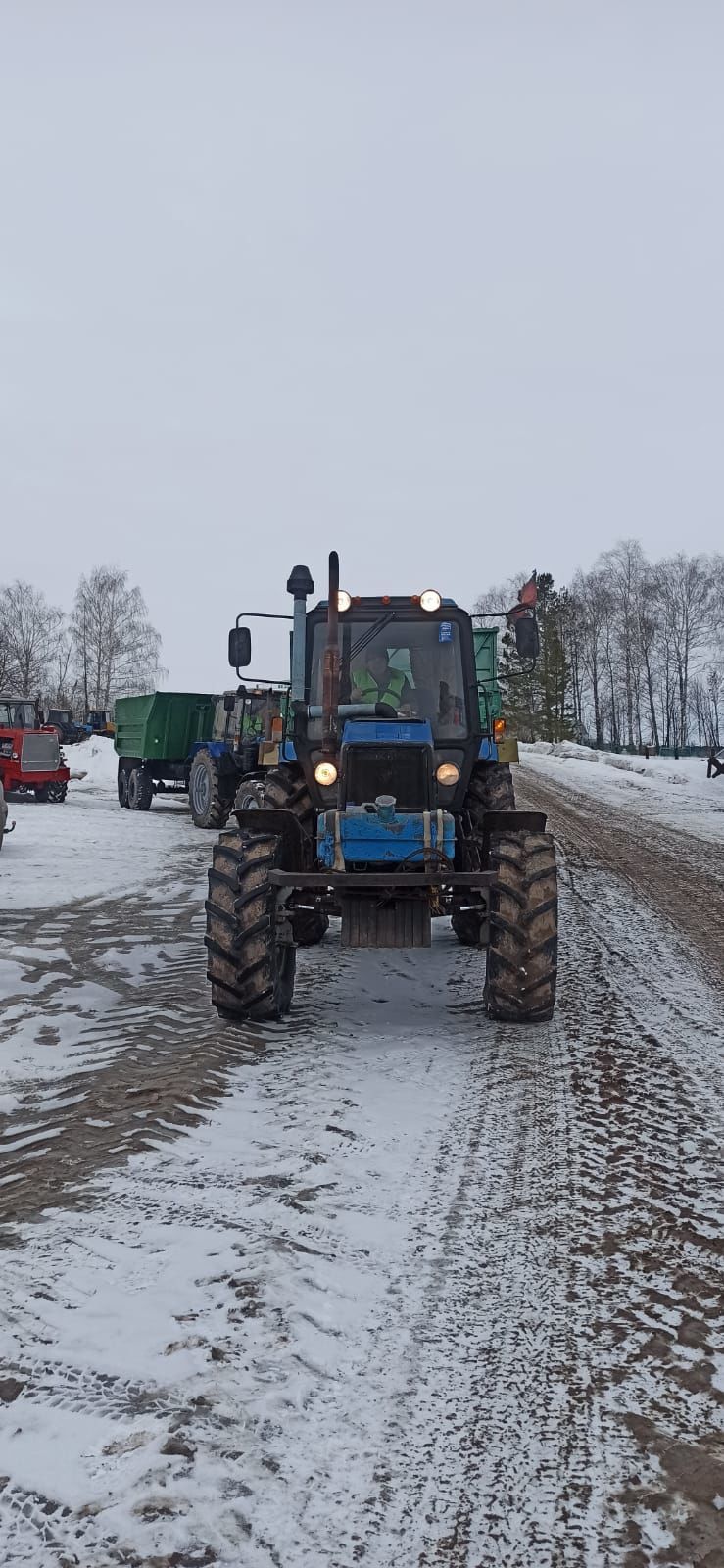 "Сосна"лыларның техникасы язгы кыр эшләрен тулы әзерлектә көтә (+бик күп фото)&nbsp;