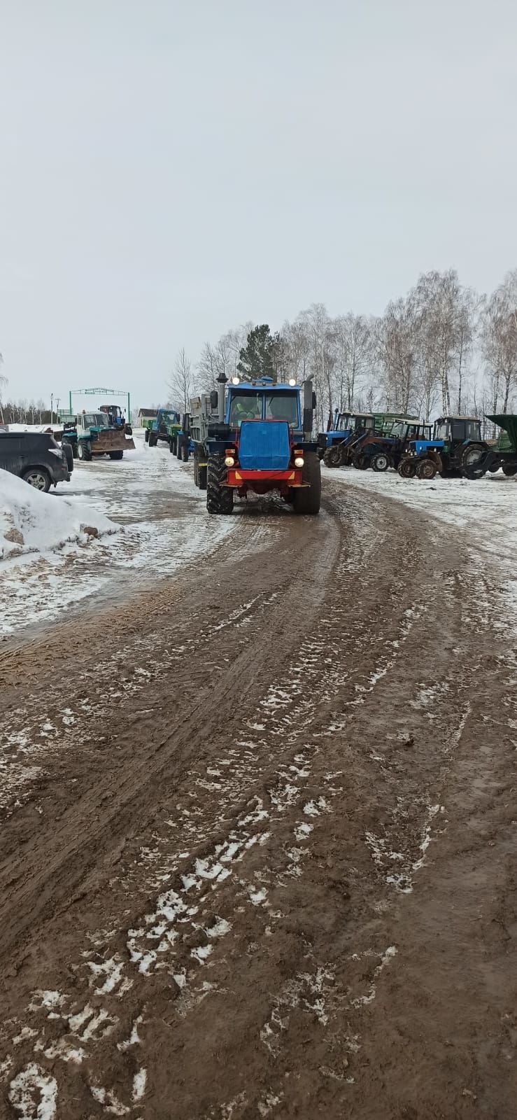 "Сосна"лыларның техникасы язгы кыр эшләрен тулы әзерлектә көтә (+бик күп фото)&nbsp;