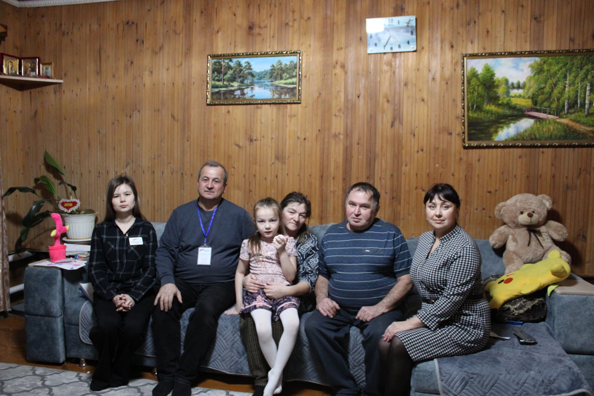 «Ватан сакчылары» фонды вәкилләре һәлак булганнарның гаиләләрендә булды (фото)