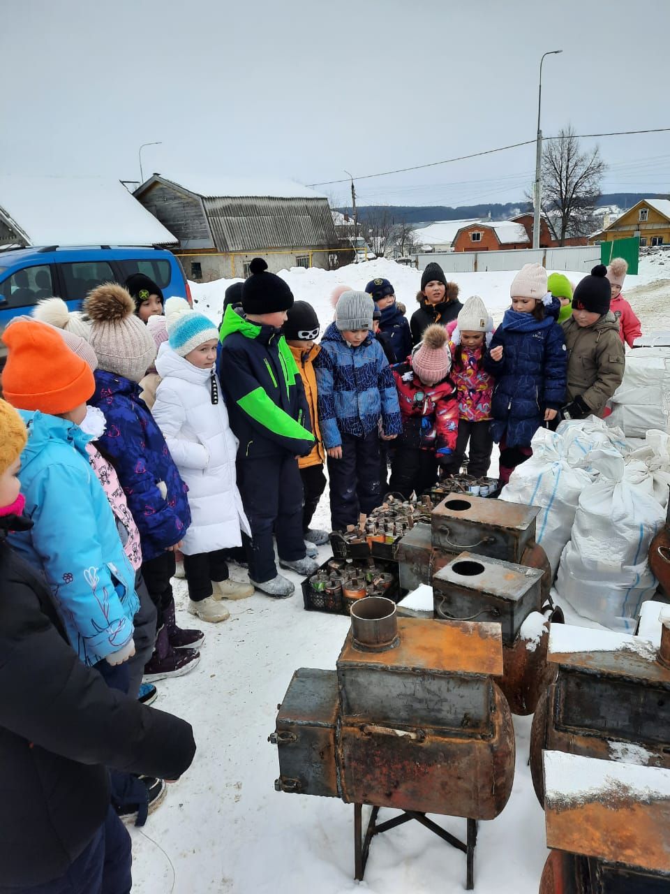 Мобилизацияләнгән райондашларга укучылар шәм ясады (фото)