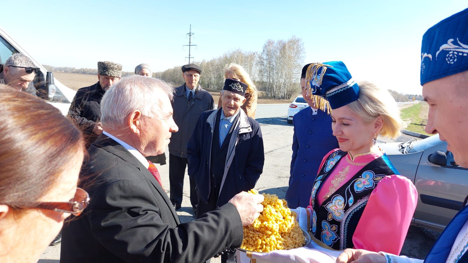 Районыбызга Казан шәһәреннән бертөркем язучылар-шагыйрьләр кайтты (фото)