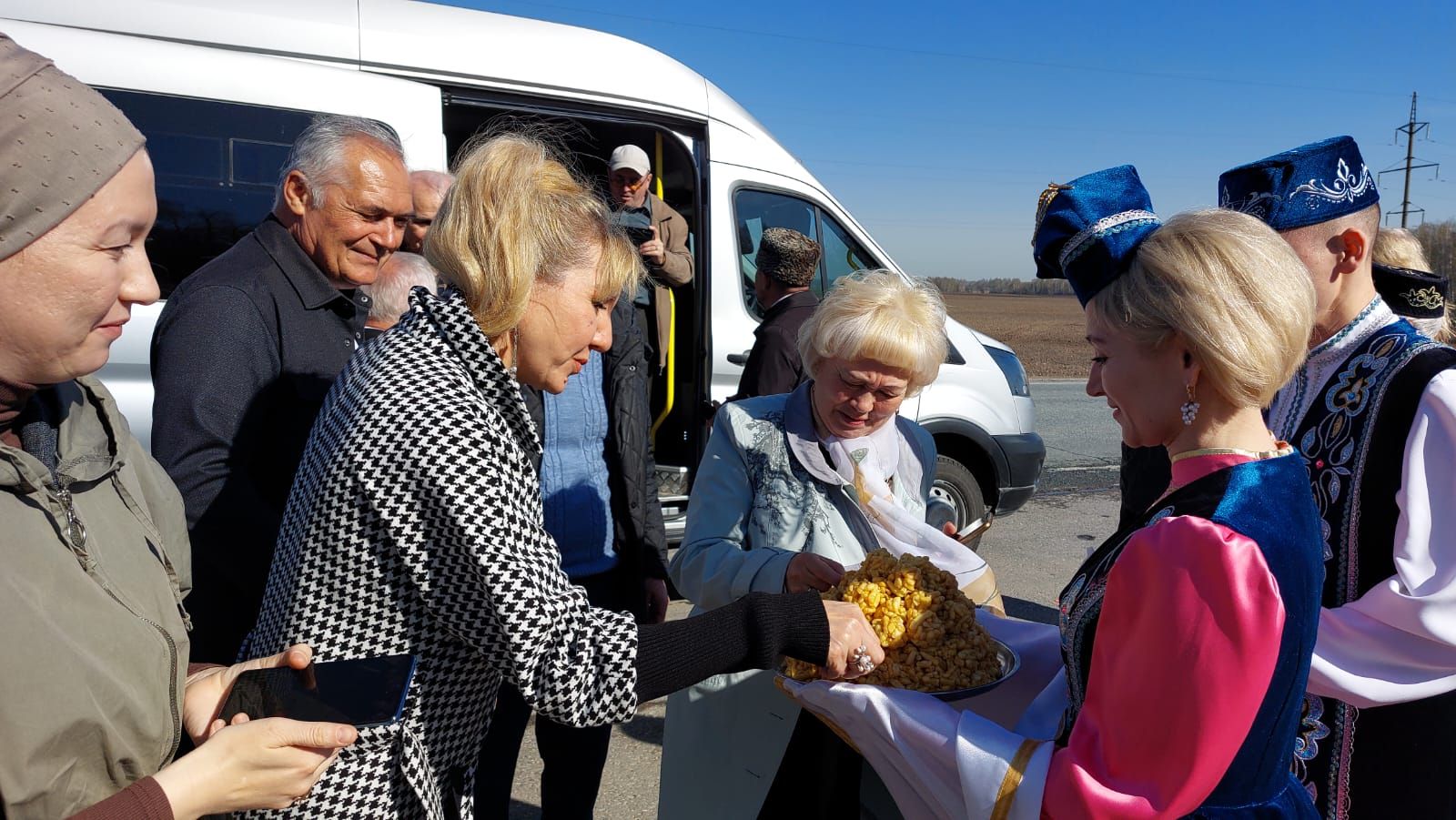 Районыбызга Казан шәһәреннән бертөркем язучылар-шагыйрьләр кайтты (фото)