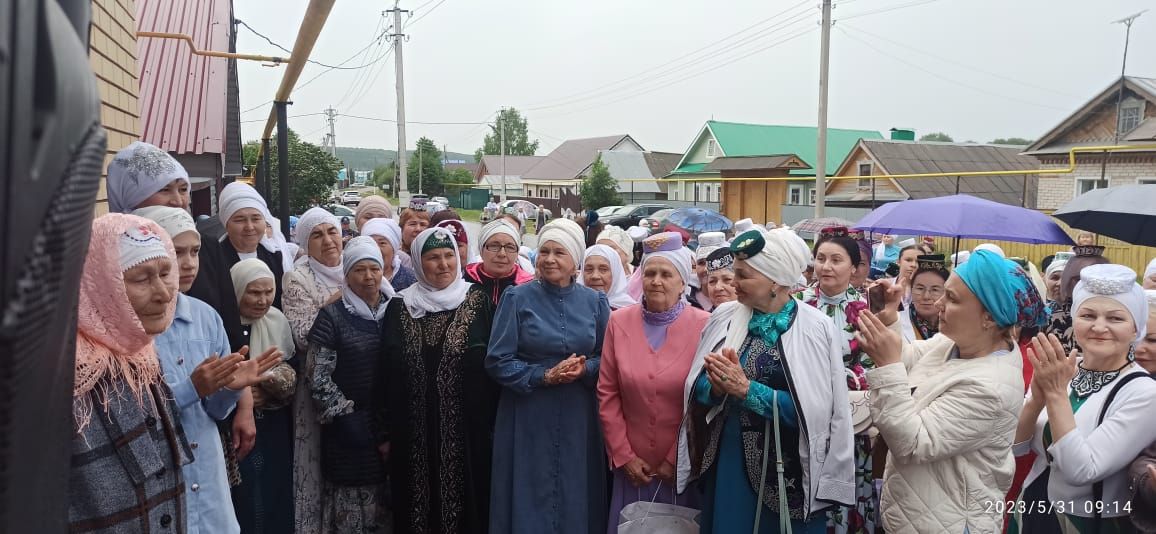 «Ак калфак»лылар Балтачның оста куллы һөнәрчеләренә, нәсел дәвамчыларына сокланды (фото, видео)