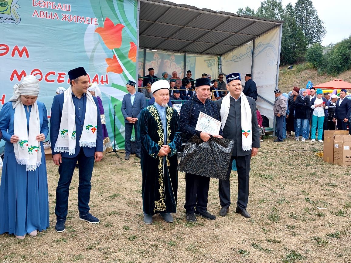 Мөселман балалар Сабан туеннан фотомизгелләр