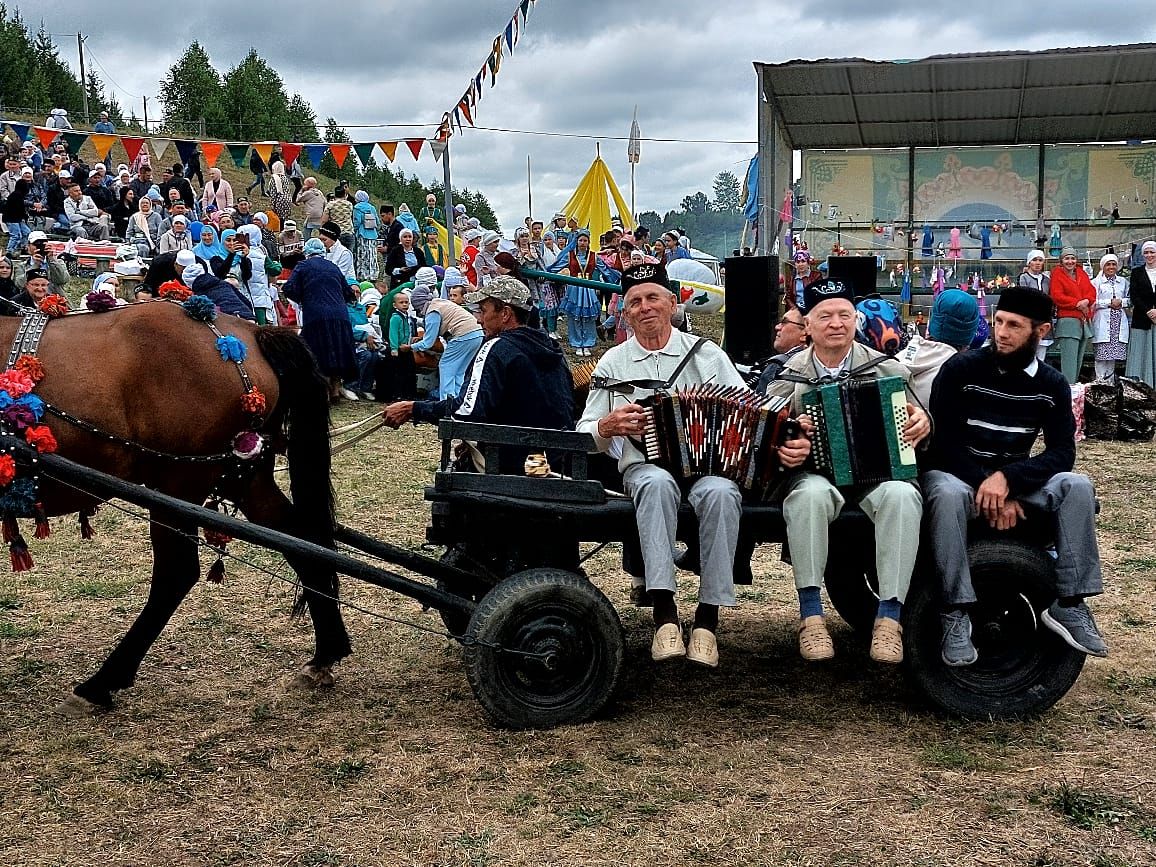 Мөселман балалар Сабан туеннан фотомизгелләр