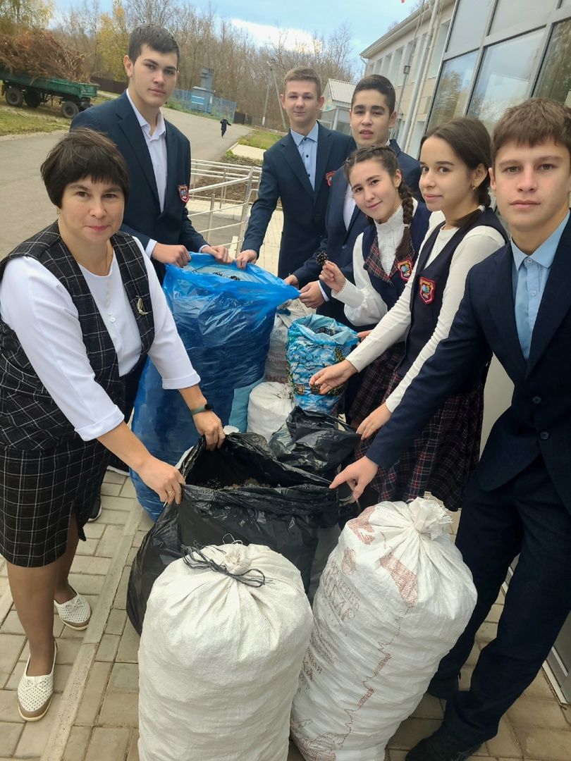 Нөнәгәр укучылары гуманитар ярдәм туплауда активлык күрсәтә (фото)