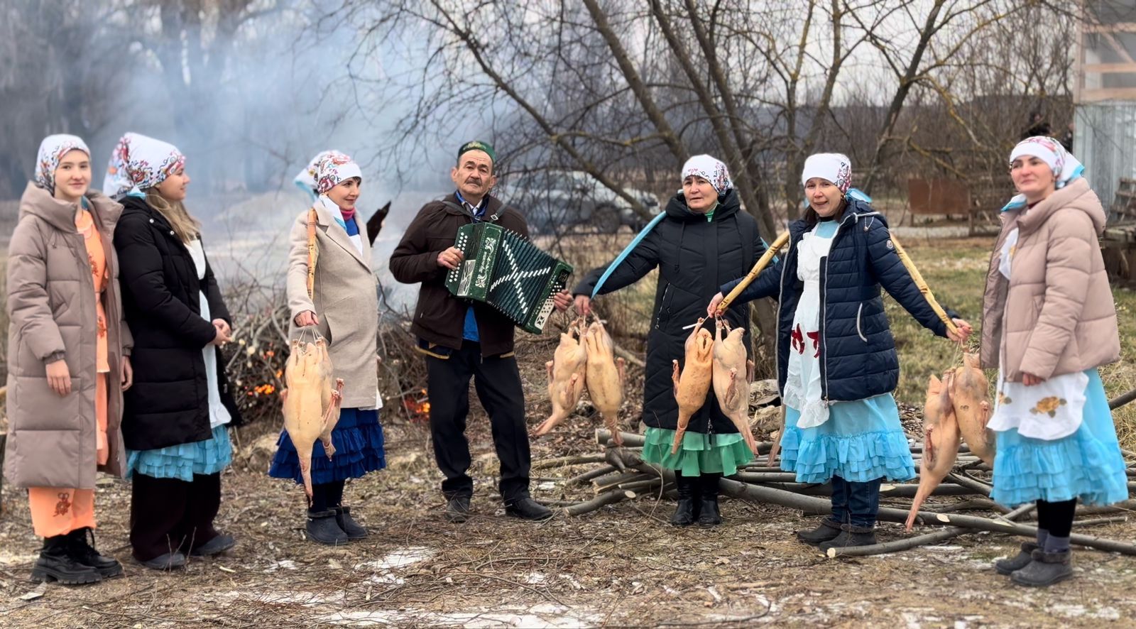 Смәел авылында Әхмәдиевлар гаиләсендә матур традицияләребезнең берсе булган каз өмәсе гөрләде (фото)