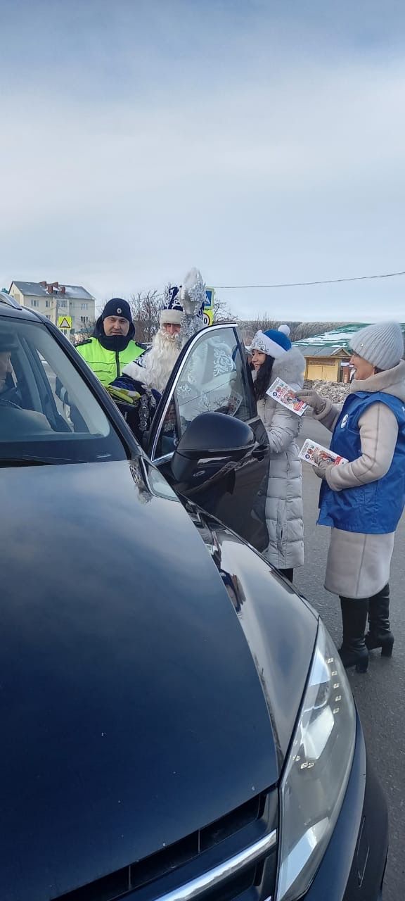 ЮХИДИ Кыш бабае белән Кар кызы шоферларны сөендерә