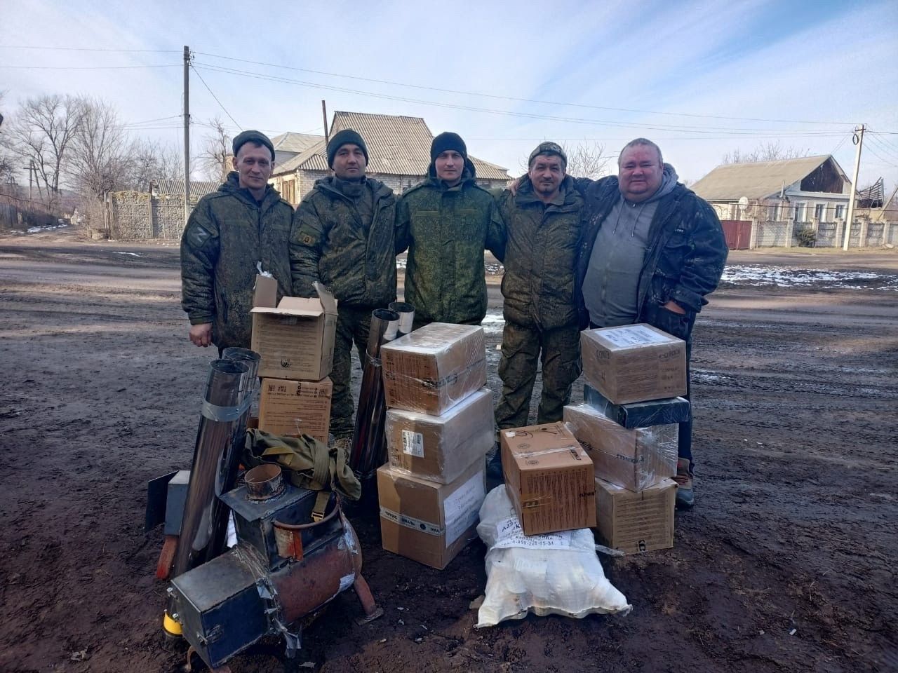 Балтач волонтеры чираттагы гуманитар йөкне хәрби операция зонасына алып барып җиткерде (фото)