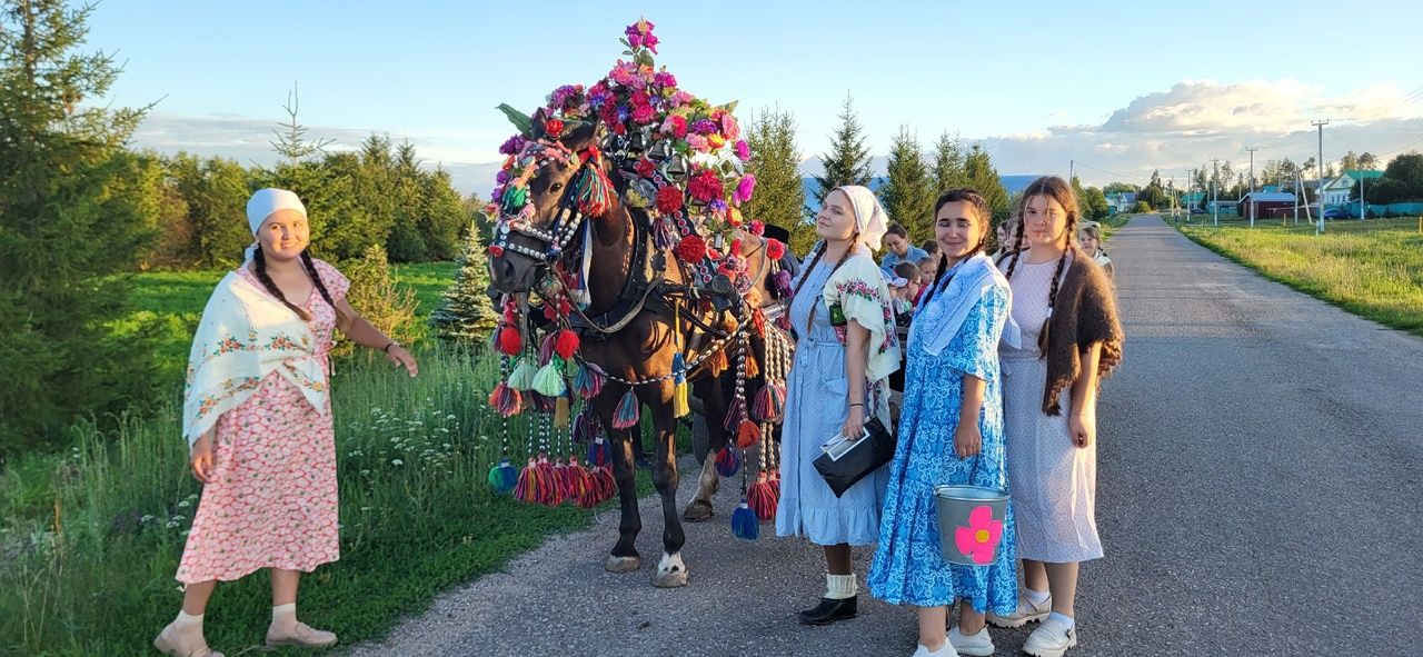 Чапшарда ретро киемнәр киеп әрәпә җыйганнар (фото)