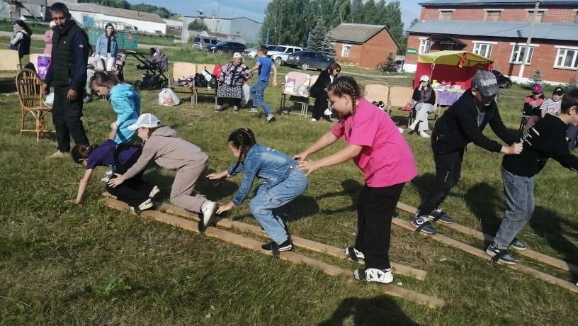 Кили авылында балалар өчен бәйрәм үткәргәннәр (фото)