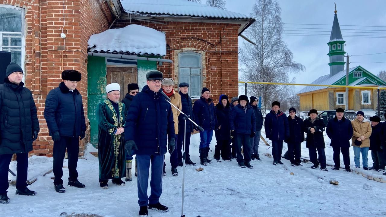 Бүген Түнтәр авылында кызлар өчен салыначак мәдрәсәгә нигез ташы салынды