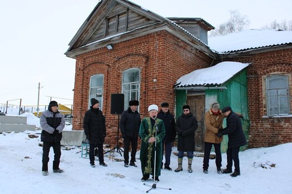 Бүген Түнтәр авылында кызлар өчен салыначак мәдрәсәгә нигез ташы салынды