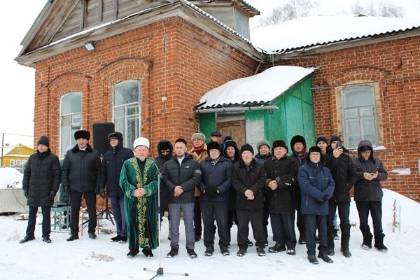 Бүген Түнтәр авылында кызлар өчен салыначак мәдрәсәгә нигез ташы салынды