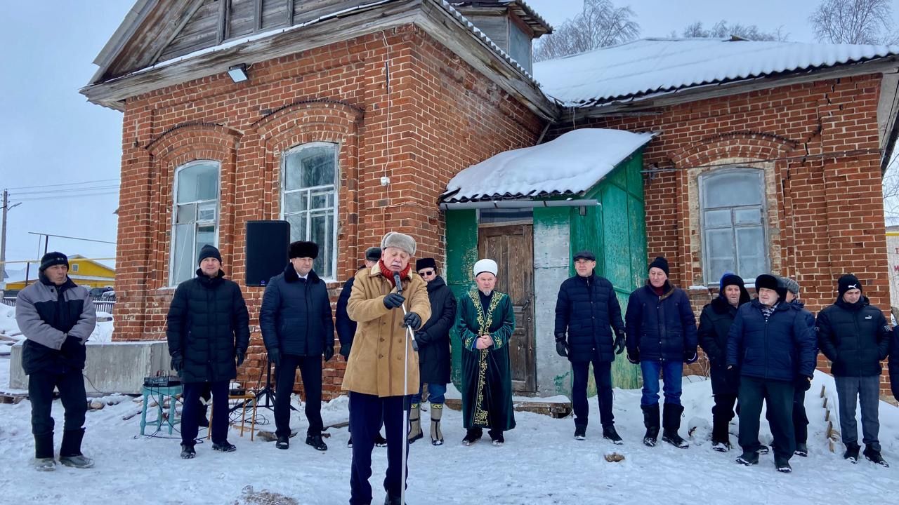 Бүген Түнтәр авылында кызлар өчен салыначак мәдрәсәгә нигез ташы салынды