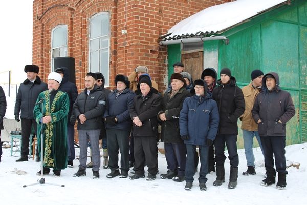 Бүген Түнтәр авылында кызлар өчен салыначак мәдрәсәгә нигез ташы салынды