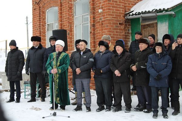 Бүген Түнтәр авылында кызлар өчен салыначак мәдрәсәгә нигез ташы салынды