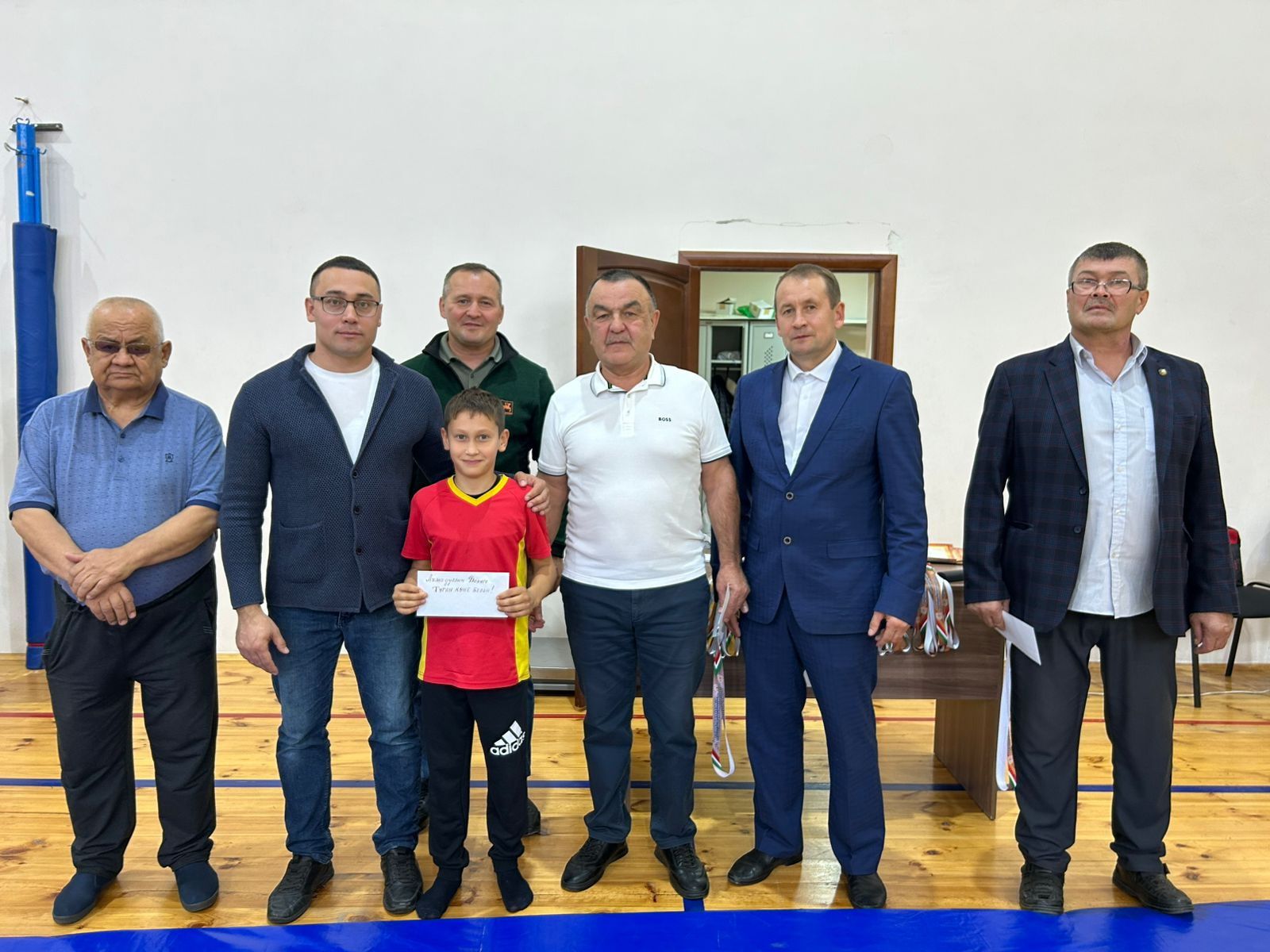Бөрбашта теш табибы Рафил Галимуллин истәлегенә узган көрәш ярышына 87 яшь көрәшче килгән иде