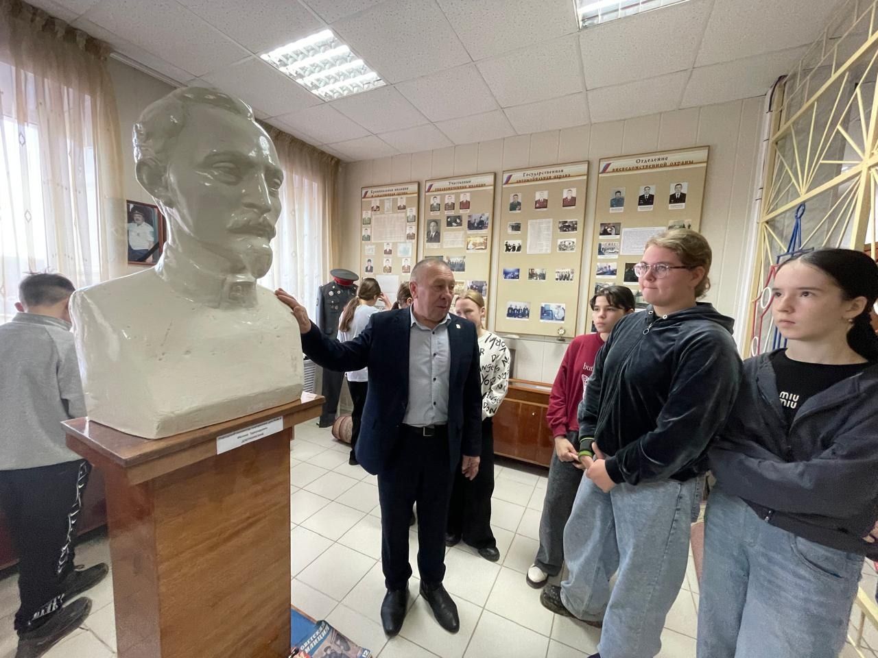 Карадуган гимназиясе укучылары өчен район эчке эшләр бүлегенә экскурсия оештырылды